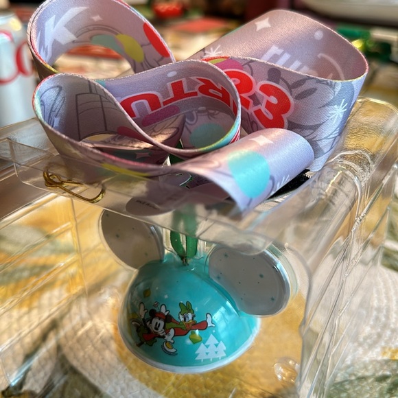 RunDisney 4k ornament/medal with lanyard - Picture 7 of 7